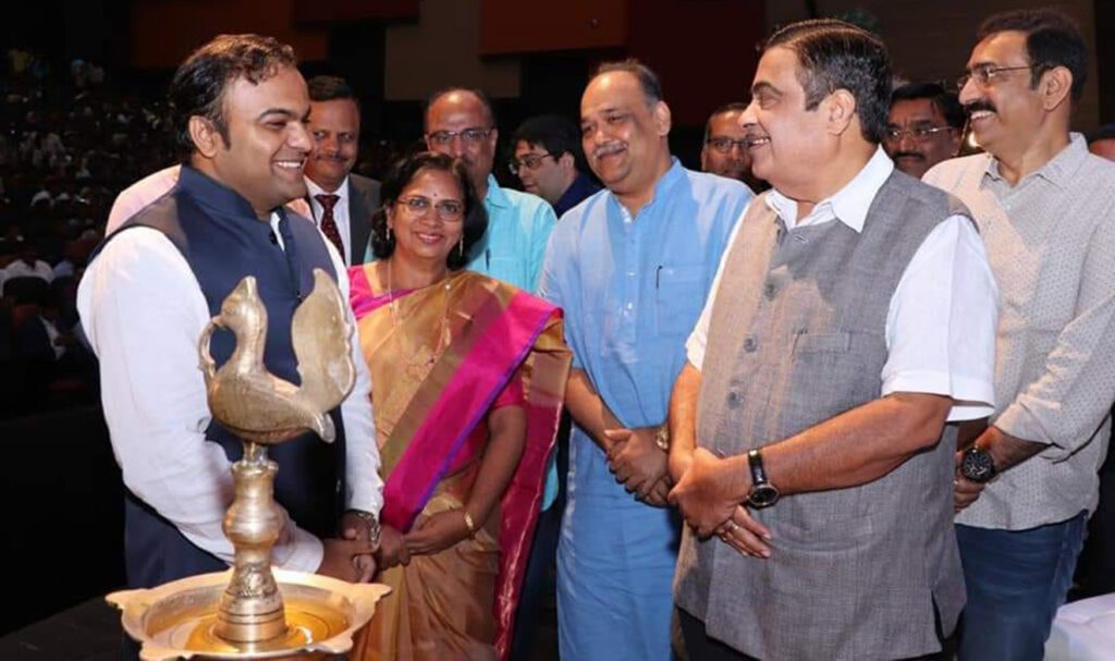 Nitin Gadkari, Mayor Nanda Jichkar, Ketan Mohitkar, Sandip Joshi, VC Kane and other dignitaries