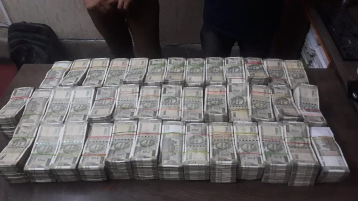 cash seized from car in Kolkata