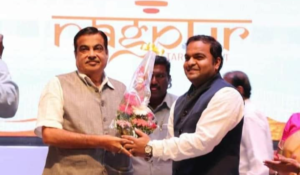 Union Minister Nitin Gadkari and ICTRD Member Secretary Ketan Mohitkar at Nagpur Startup Fest 2018