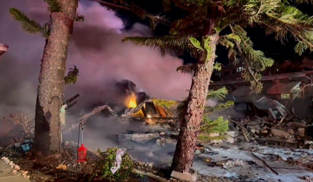 Plane crashes in Florida mobile home park, kills pilot and resident