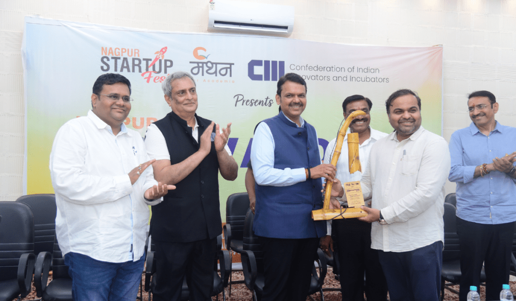 Dr. Ketan Mohitkar and Devendra Fadnavis at Nagpur Innovators Meet 2024