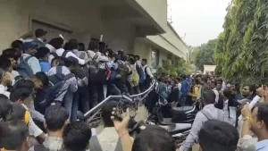 Job Seeker Stampede at Mumbai Interviews