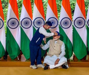 pm modi with navdeep & sheetal