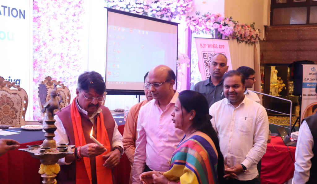 DR. Ketan Mohitkar and other notable dignatories at inauguration of the event