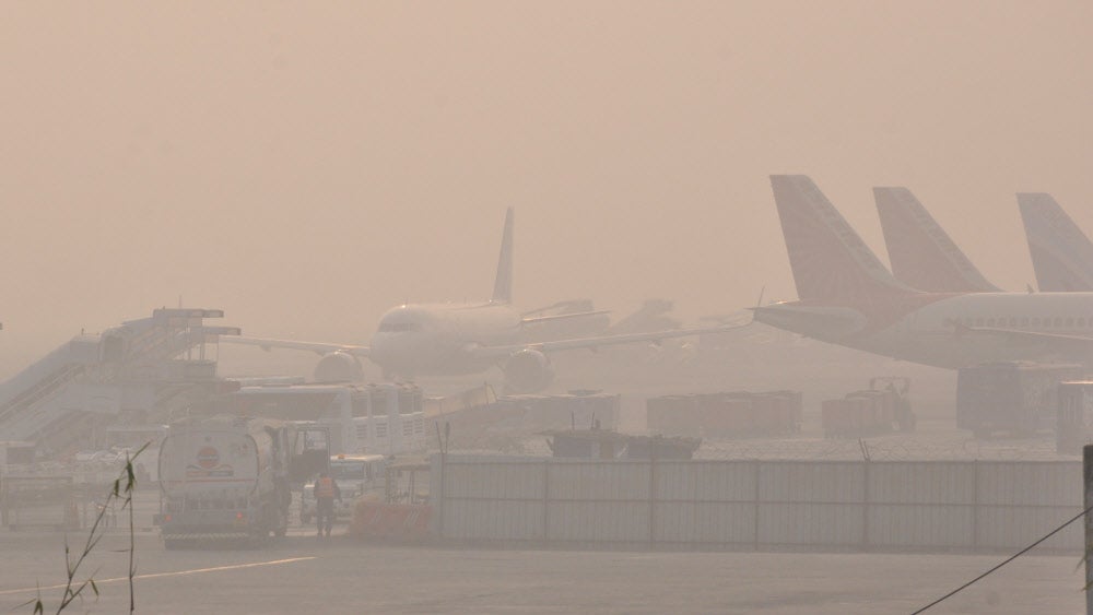 in-fog_delhi_airport