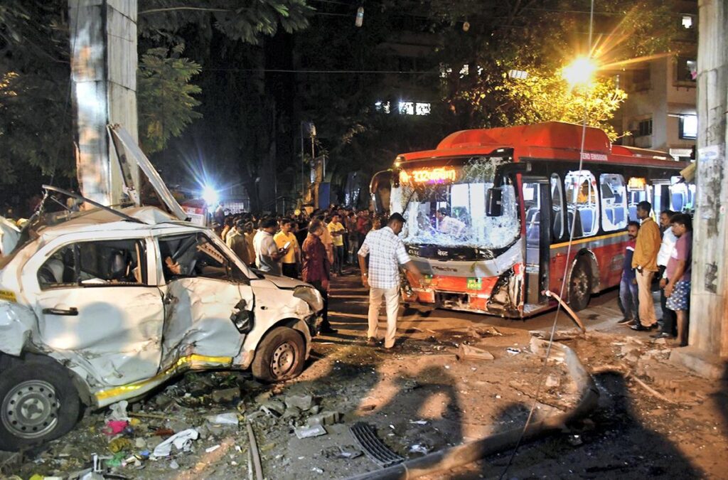 Mumbai BEST Bus Driver Collected Backpacks, Jumped Out of Window After Crash