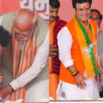 PM Modi Stops BJP Leader from Touching His Feet Thrice