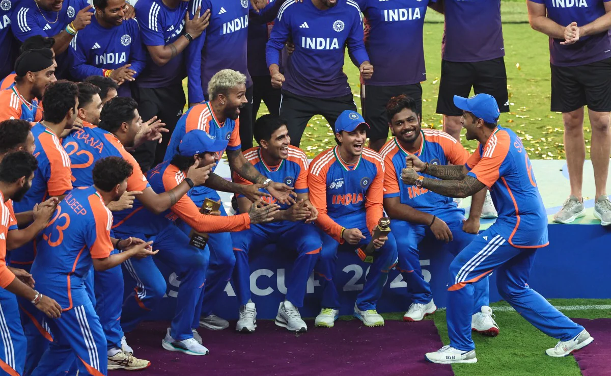 ACC Chief Mohsin Naqvi Walks Away With Asia Cup Trophy, Leaving Team ...