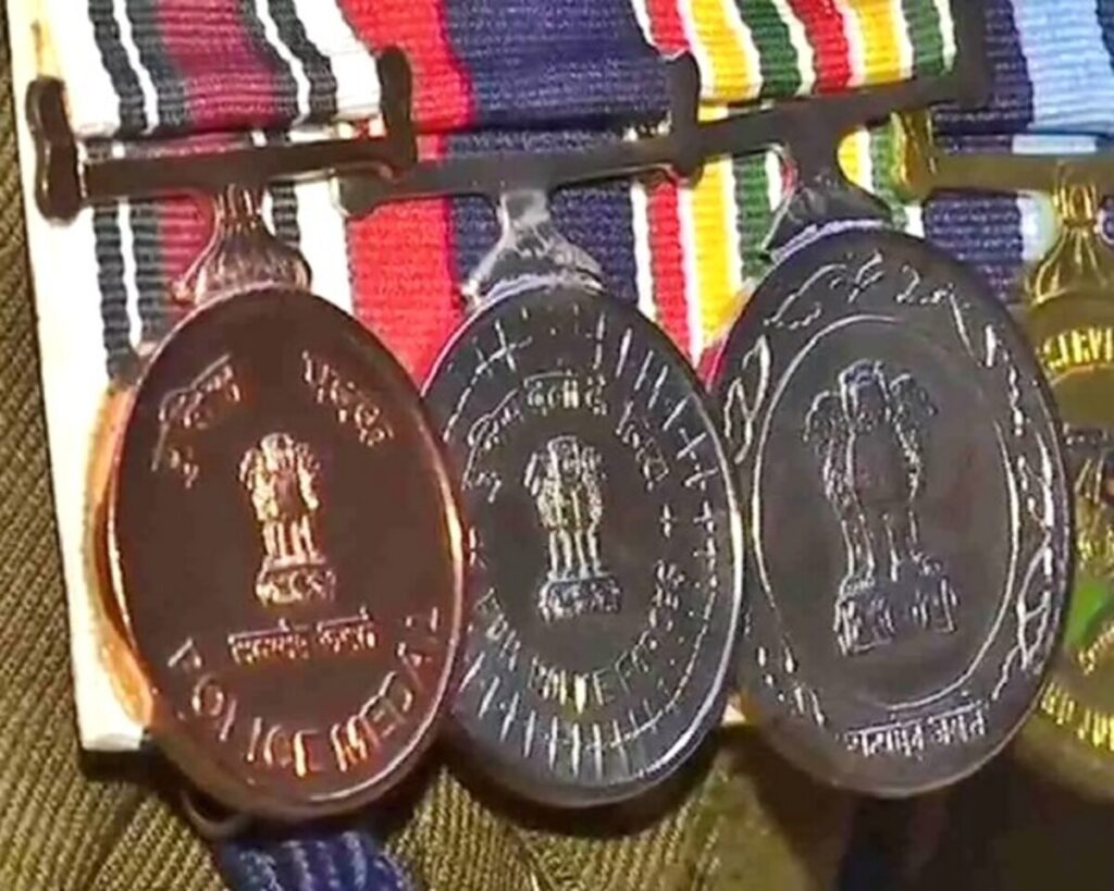 कर्मियों