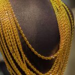 सोना 1.53 लाख से नीचे फिसला, चांदी 1300 रुपये सस्ती-अब आगे क्या