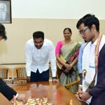 Norway Chess champion praises CM Vijay after friendly game with R Praggnanandhaa