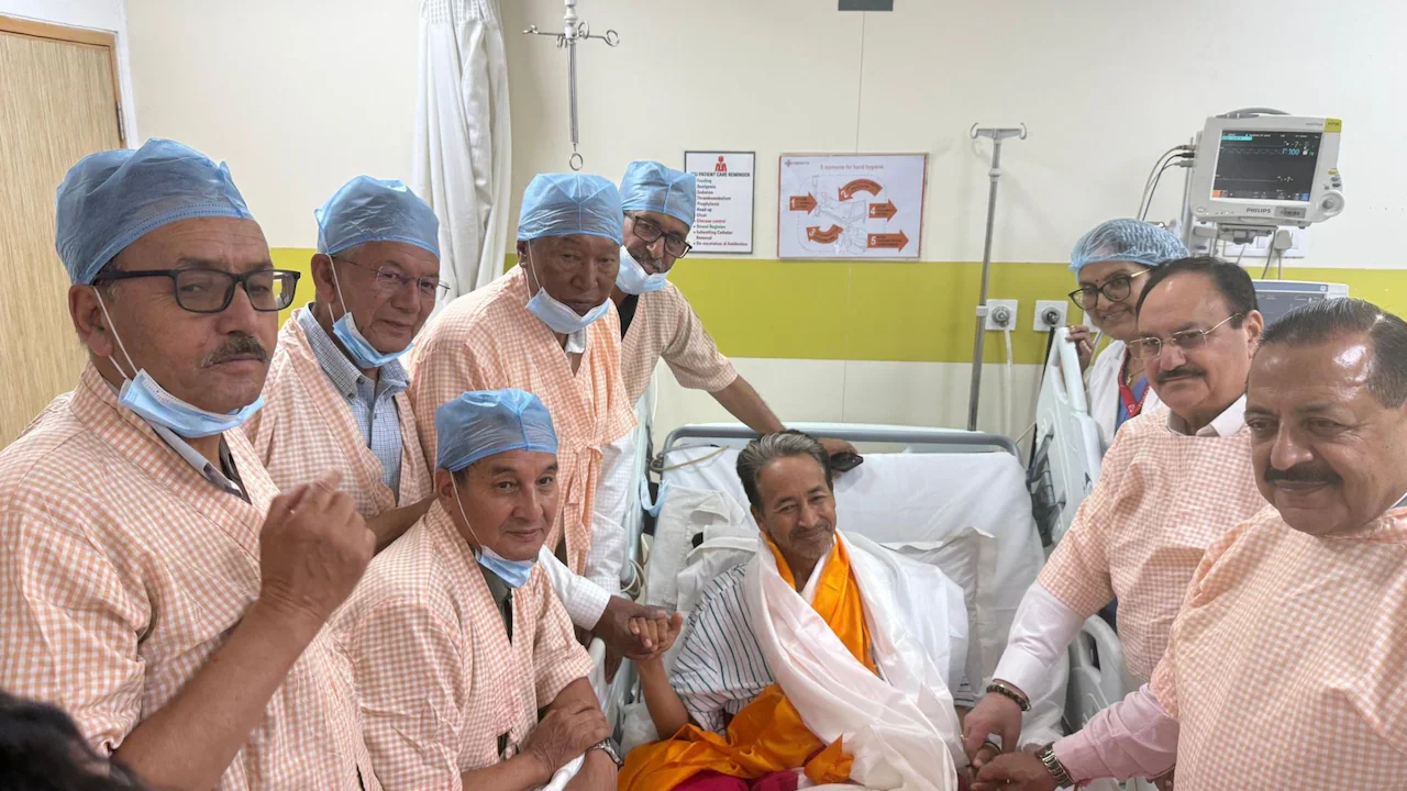 “Hunger Tastes Better”: Sonam Wangchuk Sips Soup After Ending 26-Day Fast