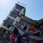 People Flee Collapsing Building as Earthquake Kills 132 in Colombia