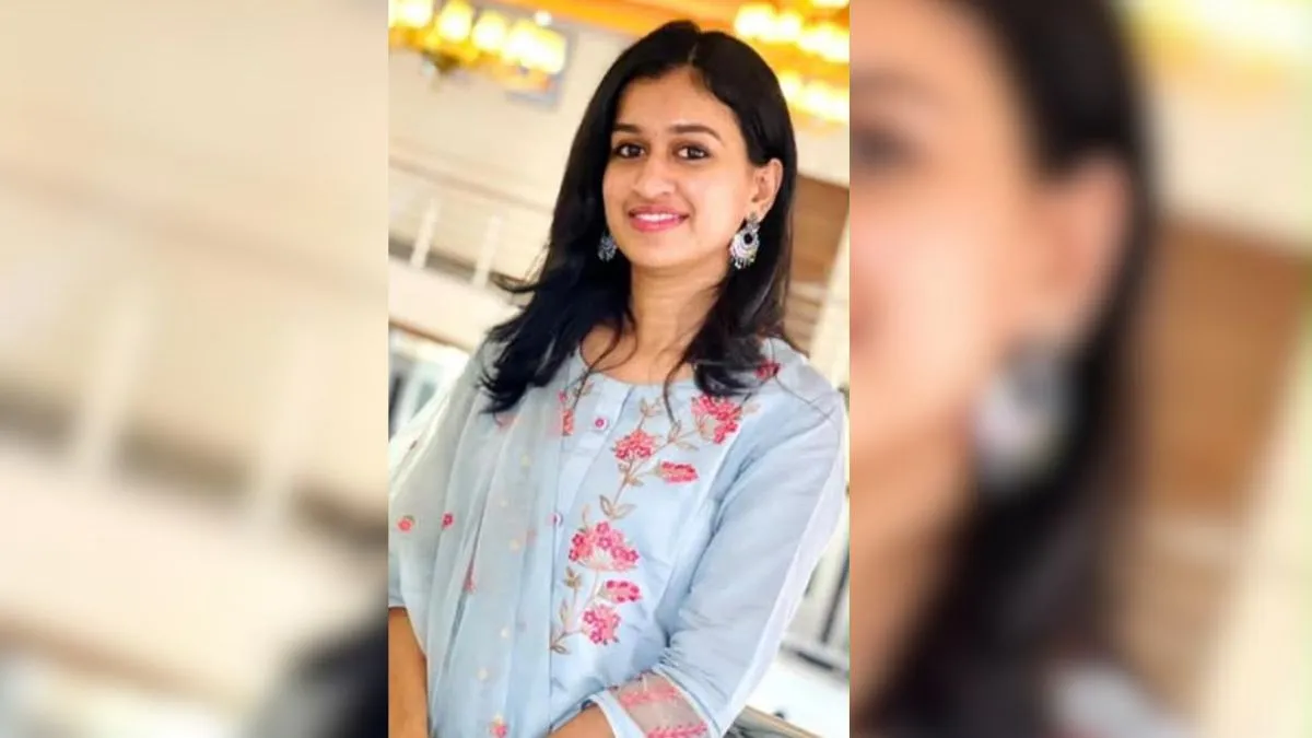बेंगलुरु में दर्दनाक हादसा: गड्ढे से बचने के दौरान बाइक से गिरी EPFO कर्मचारी, वाहन के नीचे आने से मौत